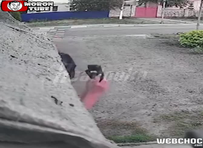 Video :He records a drone striking Russian homes
